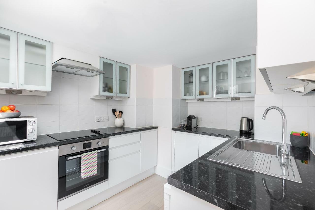 Apartment With Private Patio, And Park Across The Road (Adults Only) لندن المظهر الخارجي الصورة