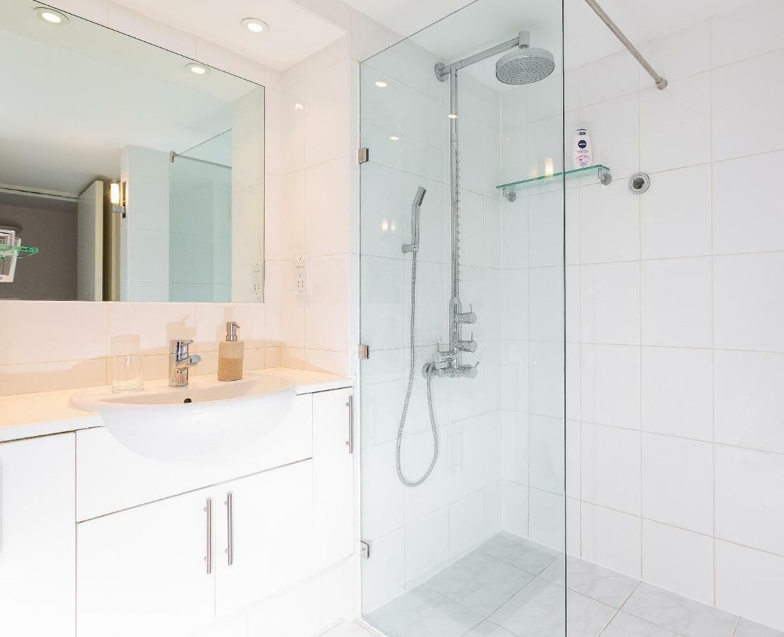 Apartment With Private Patio, And Park Across The Road (Adults Only) لندن المظهر الخارجي الصورة